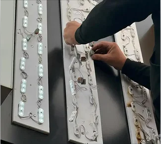 Montage électronique LED d'une enseigne AD7 Signalétique