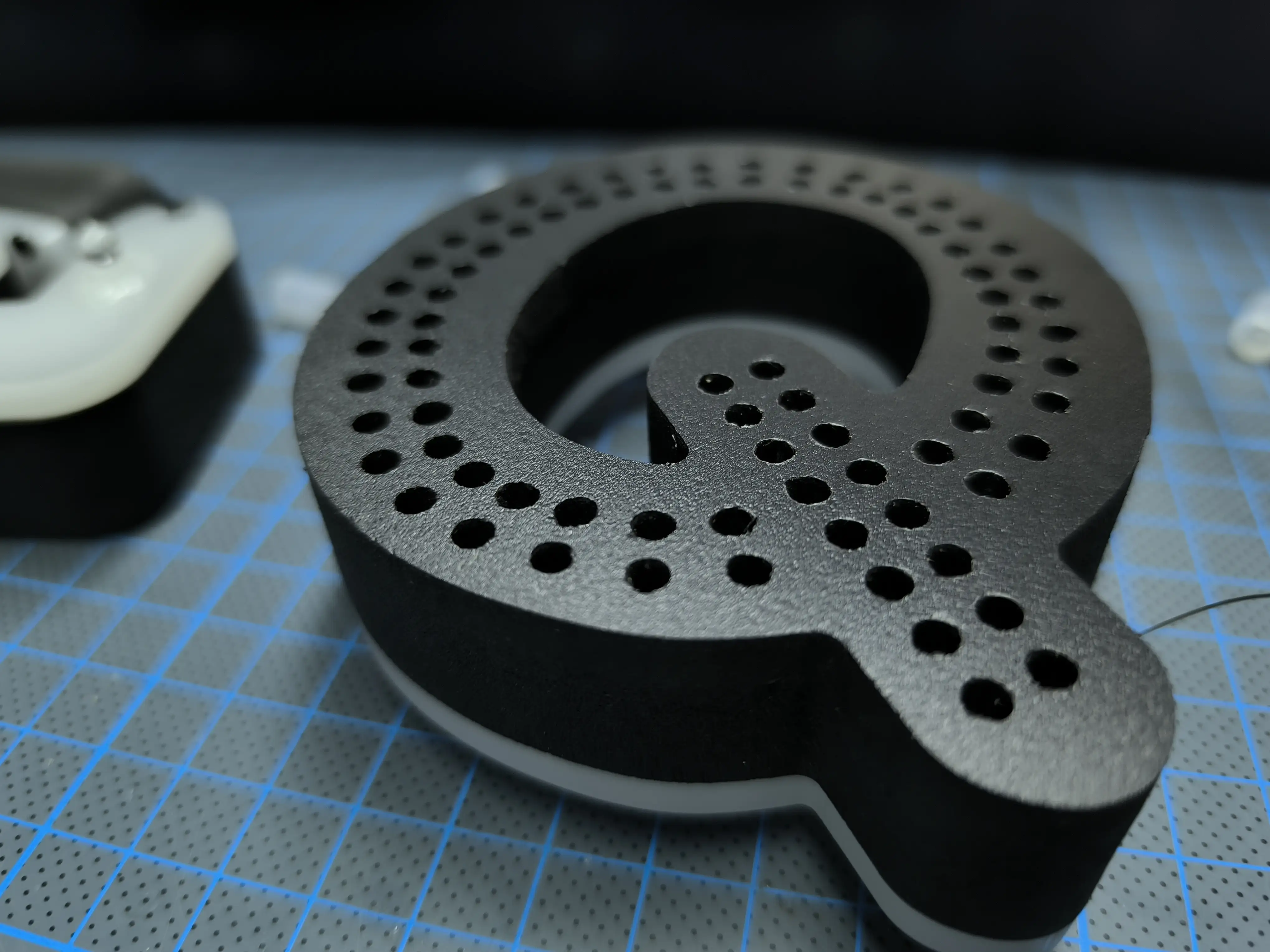 Lettre boîtier en cours de fabrication
